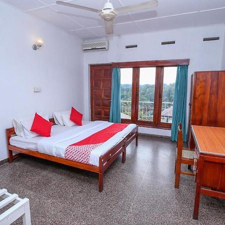Oyo 436 Sandakelum Tourist Guest House Канди Екстериор снимка