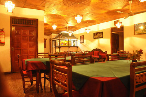 Oyo 436 Sandakelum Tourist Guest House Канди Екстериор снимка