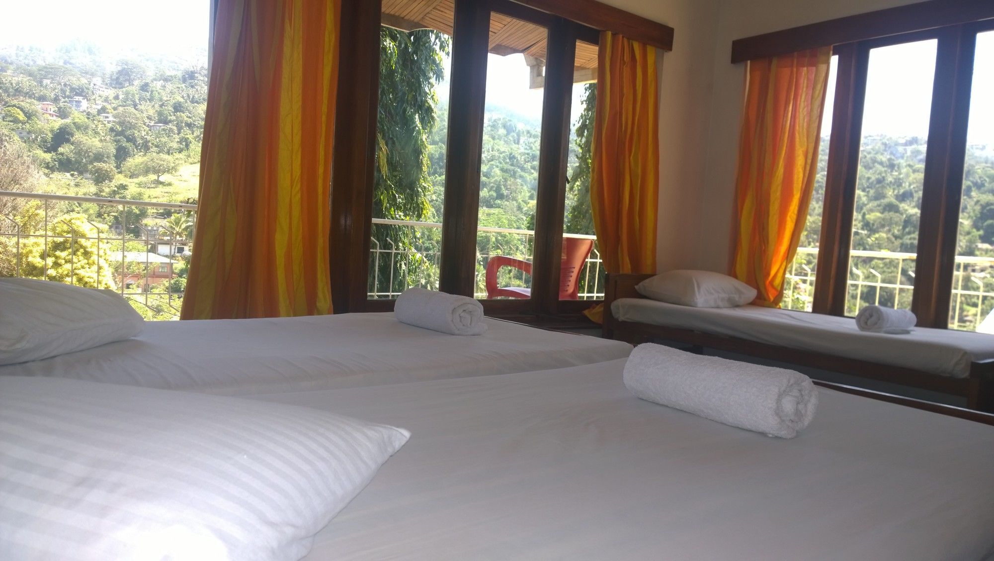 Oyo 436 Sandakelum Tourist Guest House Канди Екстериор снимка