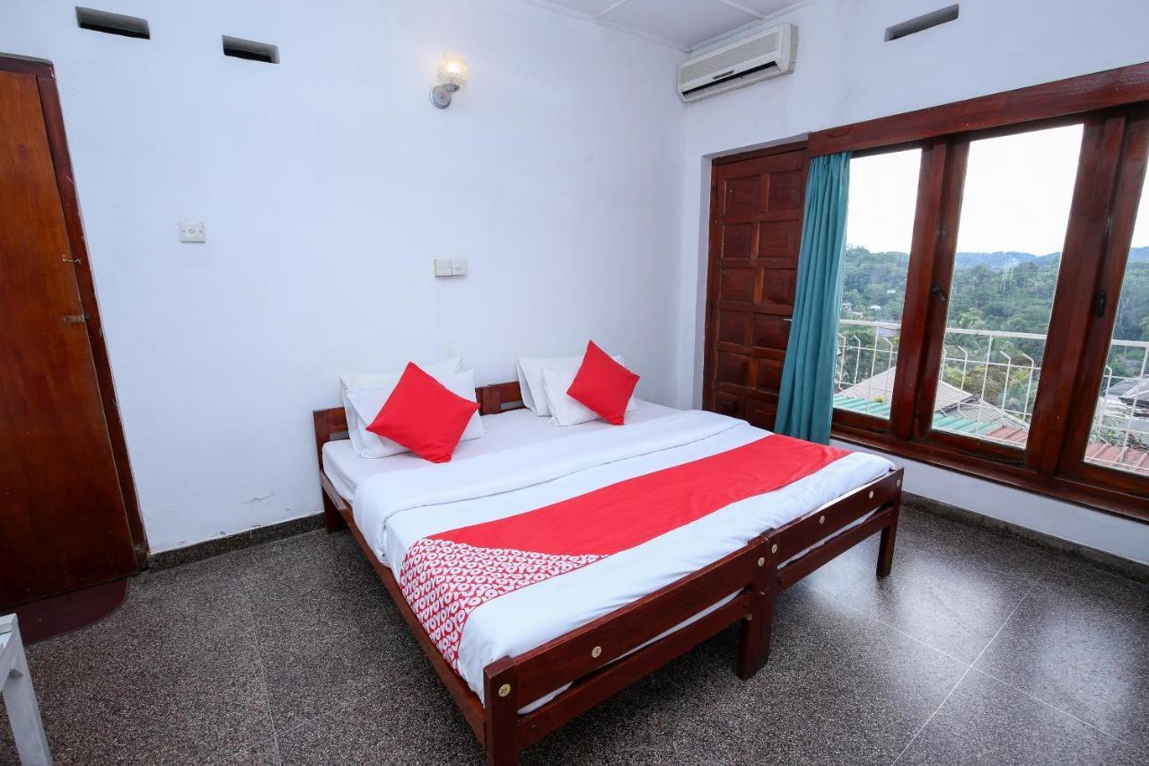 Oyo 436 Sandakelum Tourist Guest House Канди Екстериор снимка