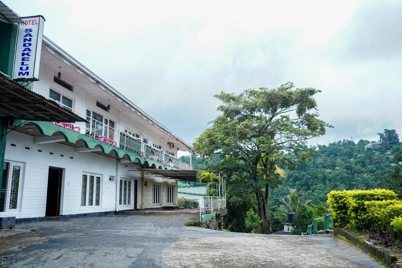 Oyo 436 Sandakelum Tourist Guest House Канди Екстериор снимка