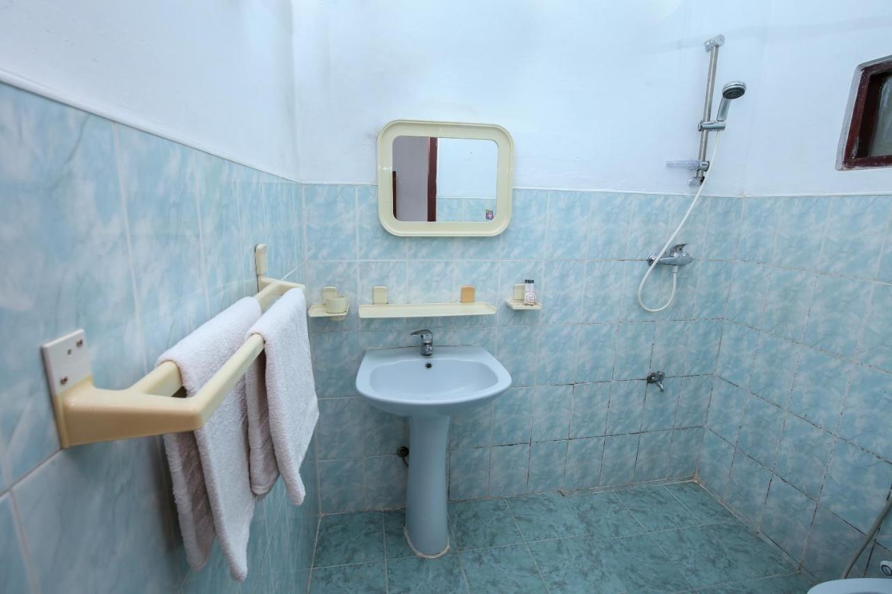Oyo 436 Sandakelum Tourist Guest House Канди Екстериор снимка