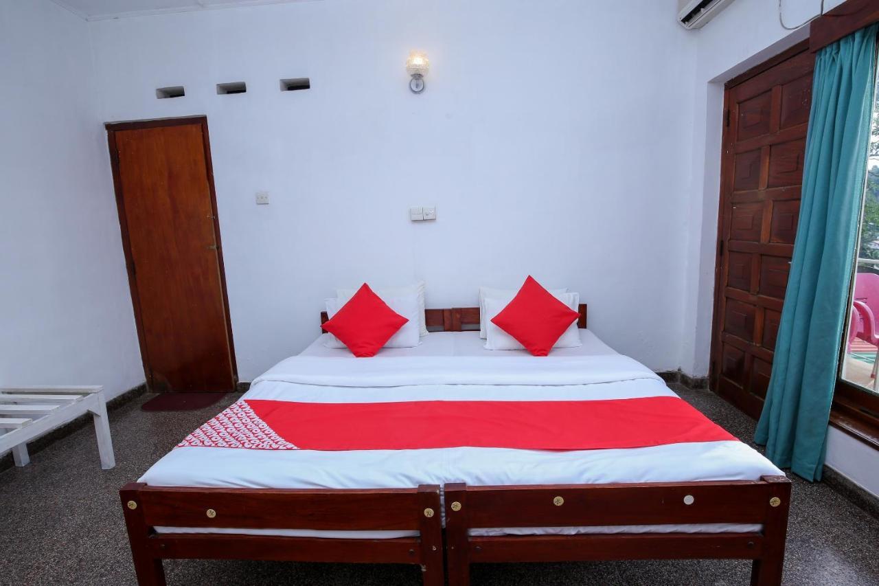Oyo 436 Sandakelum Tourist Guest House Канди Екстериор снимка