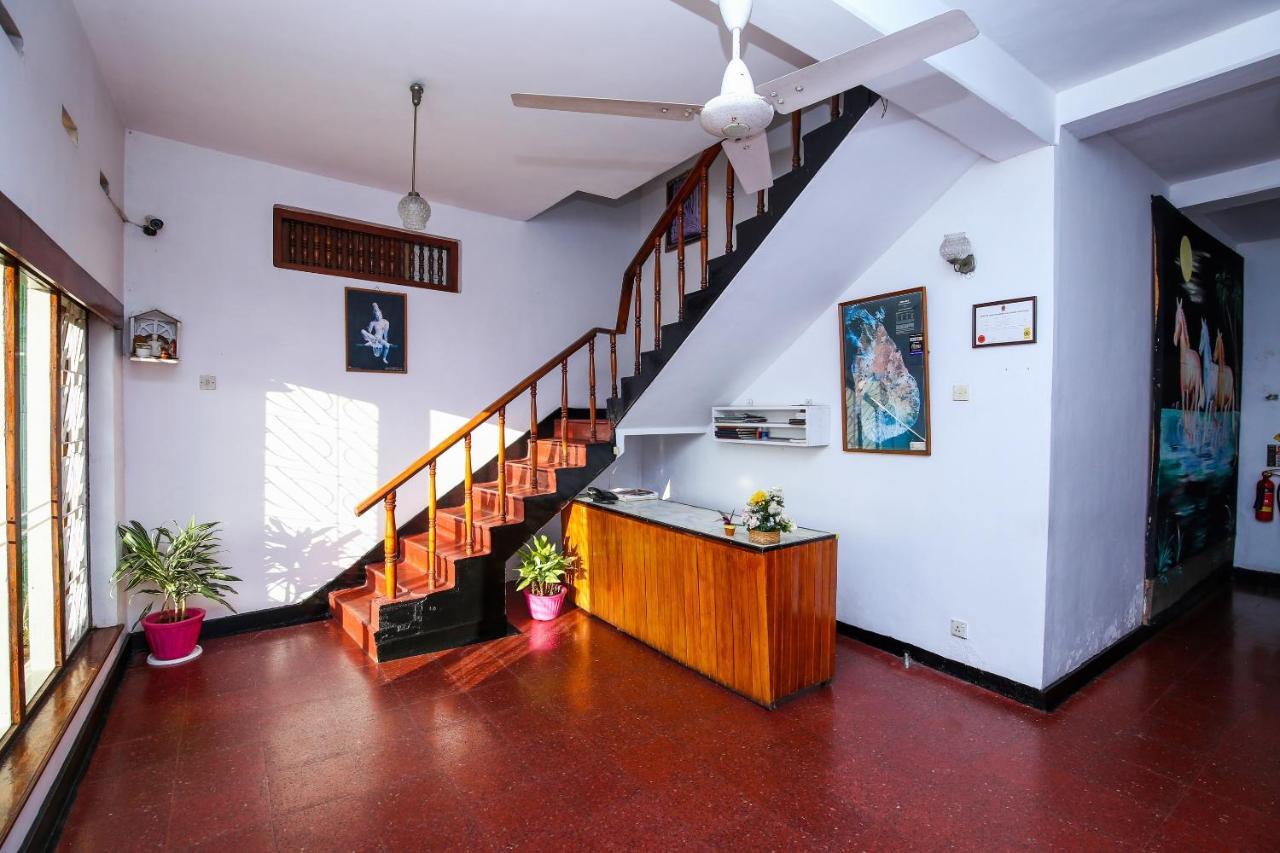 Oyo 436 Sandakelum Tourist Guest House Канди Екстериор снимка