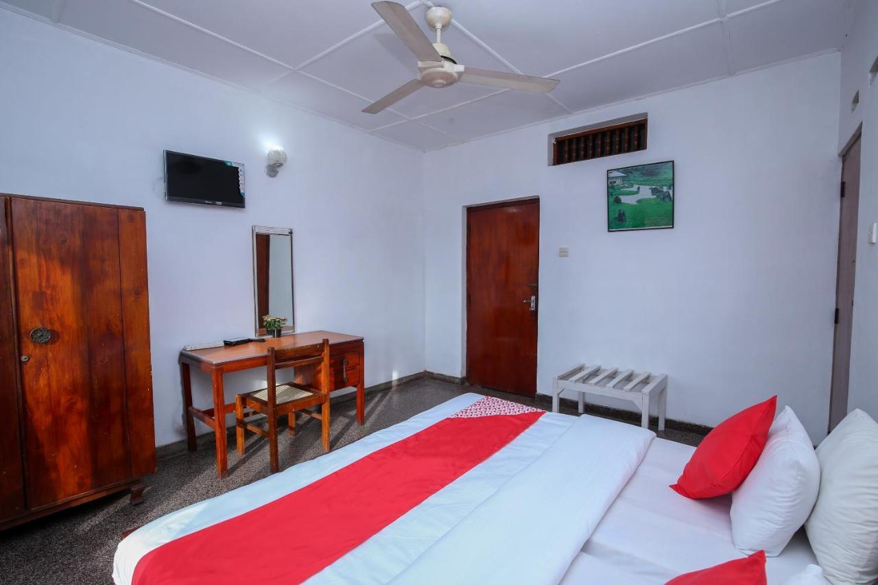 Oyo 436 Sandakelum Tourist Guest House Канди Екстериор снимка
