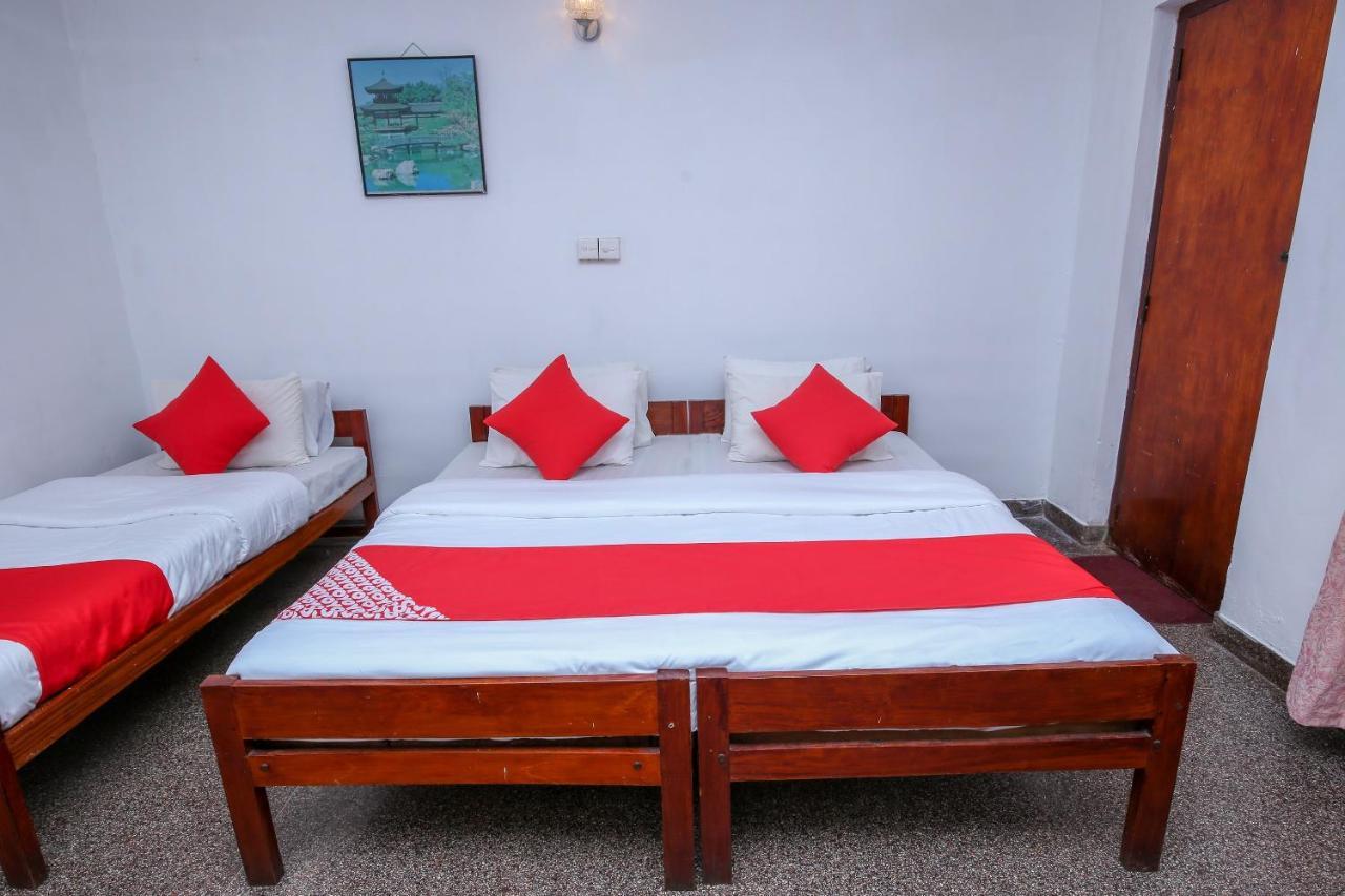 Oyo 436 Sandakelum Tourist Guest House Канди Екстериор снимка