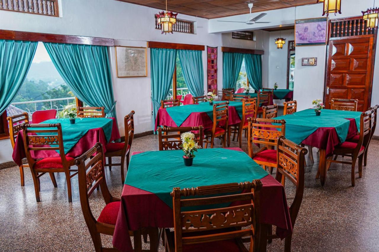Oyo 436 Sandakelum Tourist Guest House Канди Екстериор снимка