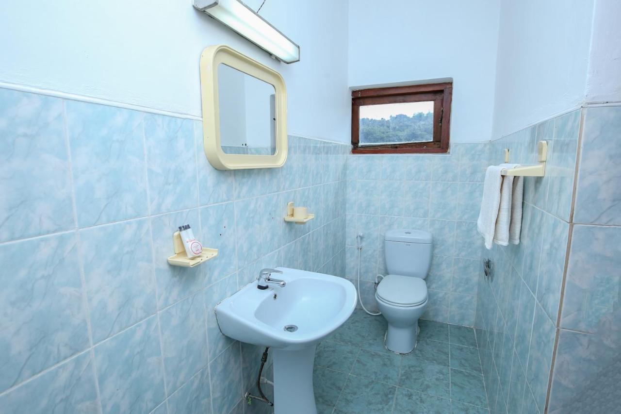 Oyo 436 Sandakelum Tourist Guest House Канди Екстериор снимка